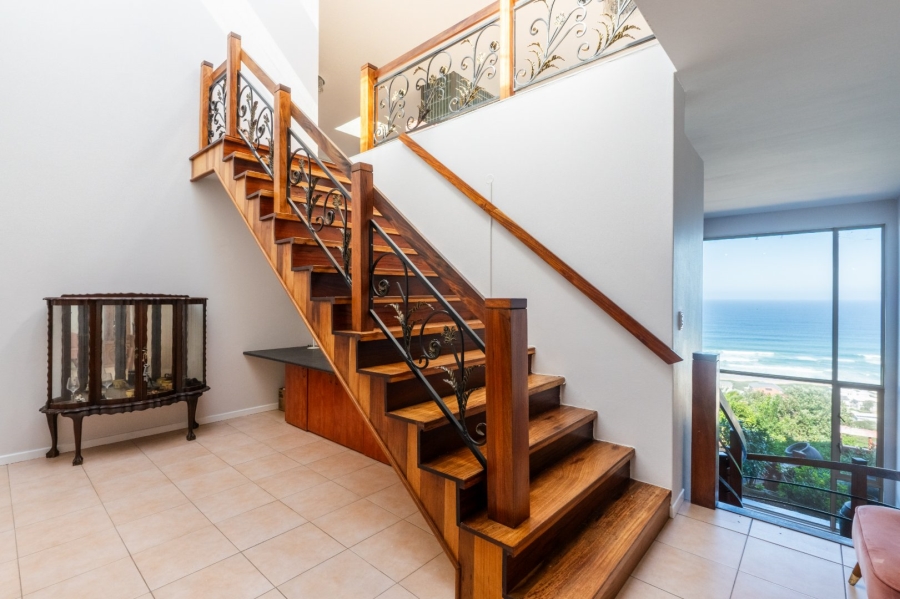 7 Bedroom Property for Sale in Outeniqua Strand Western Cape